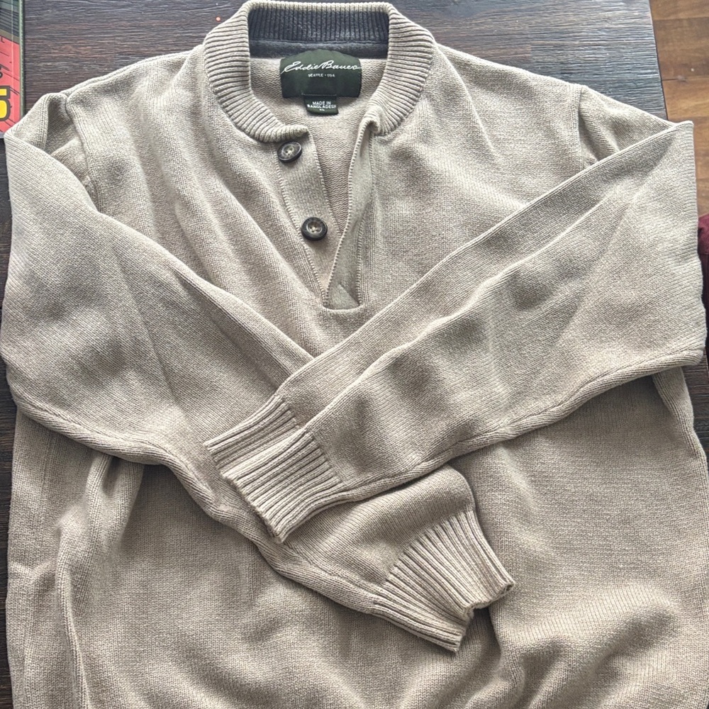 Eddie Bauer Men's Beige Crewneck Sweater